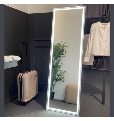 Espejo de pie con luz LED frontal modelo París 160x50cm